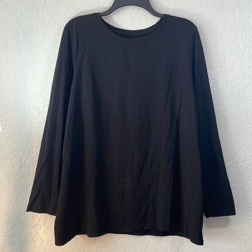 Chico’s ultimate tee black and size 4